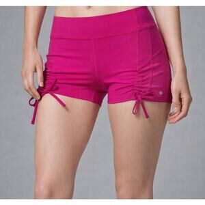Lululemon Liberty Shorts in Jeweled Magenta/Hot Pink – Size 6 Side/Front Tie
